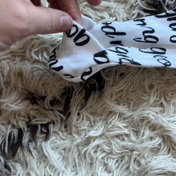 ZIPS FROM THE BOTTOM! - Picture 2 of 6